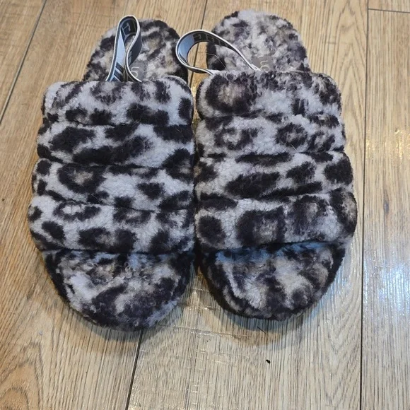 Ugg Slippers - Picture 1 of 4